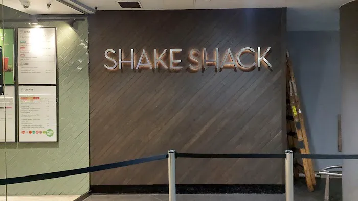 Shake Shack Fulton Transit CTR - Manhattan Picture 5