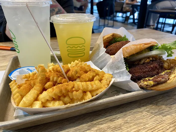 Shake Shack Fulton Transit CTR - Manhattan Picture 1