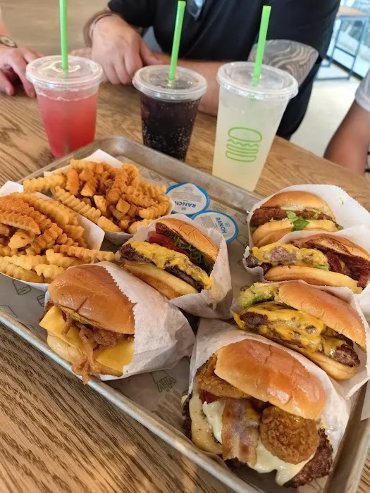 Shake Shack Fulton Transit CTR - Manhattan Picture 9