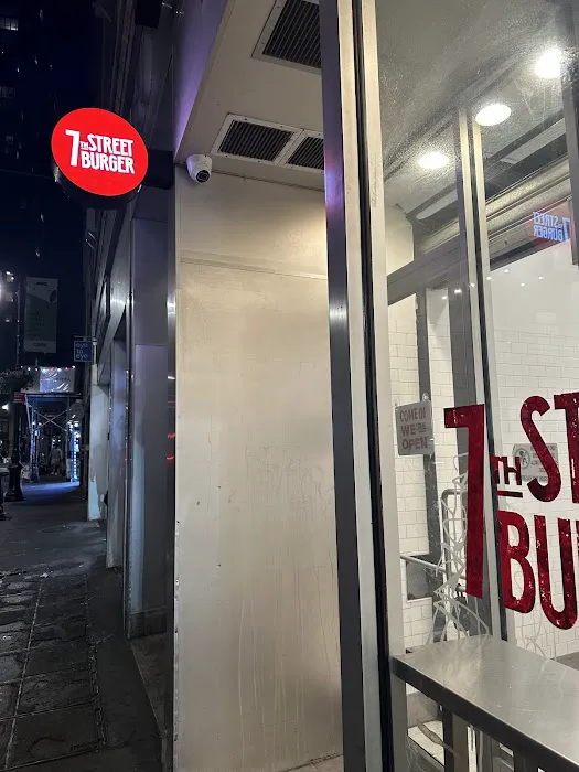 7th Street Burger Financial District Picture 3