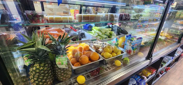TRIBECA DELI GRILL Picture 5