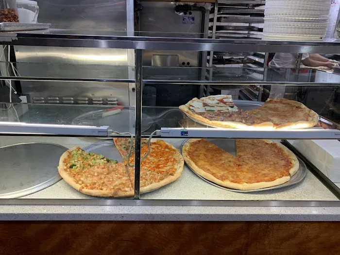 Friendly Gourmet Pizza Picture 2