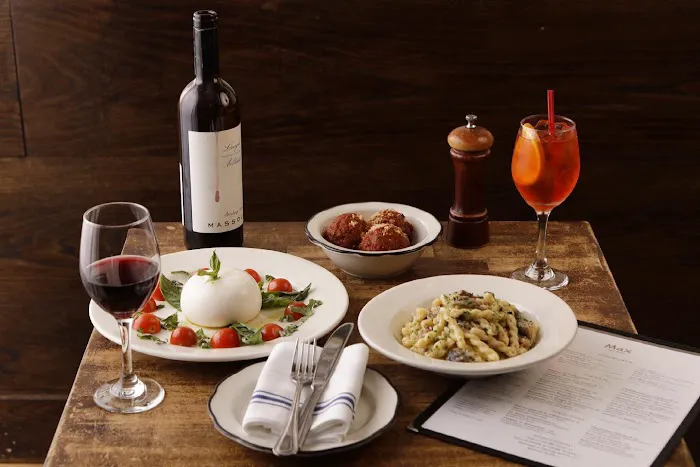 Max Restaurant Picture 5