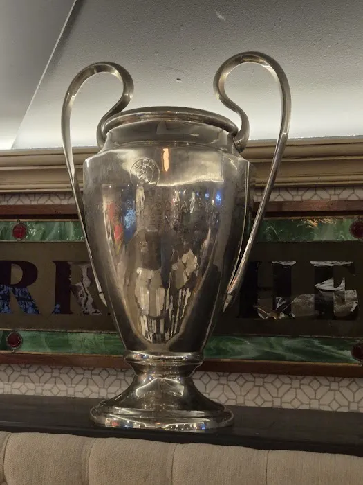 Carragher's Picture 4