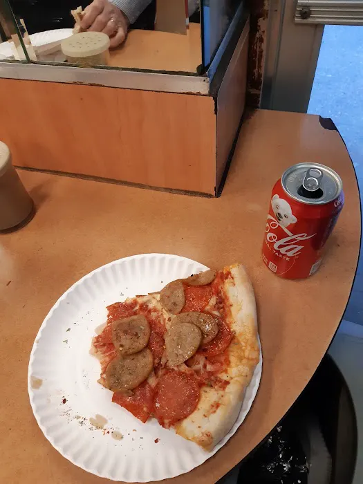 Majestic Pizza Picture 4