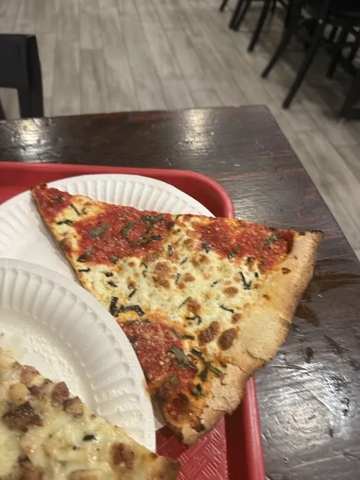 Traditas Pizza Picture 10