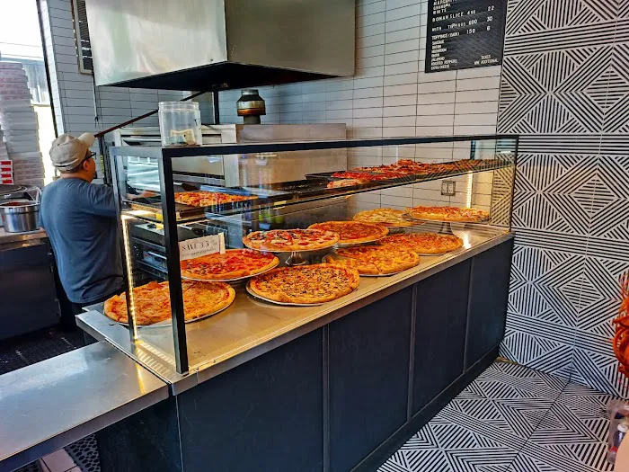 Hank's Pizza Picture 9