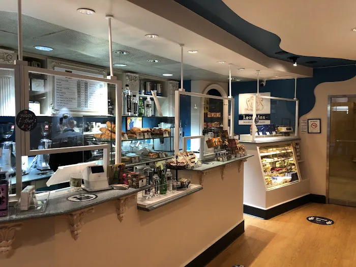 Manon Cafe Leonidas Picture 6