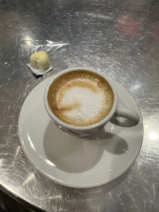 Manon Cafe Leonidas Picture 9