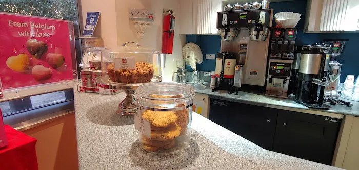 Manon Cafe Leonidas Picture 2