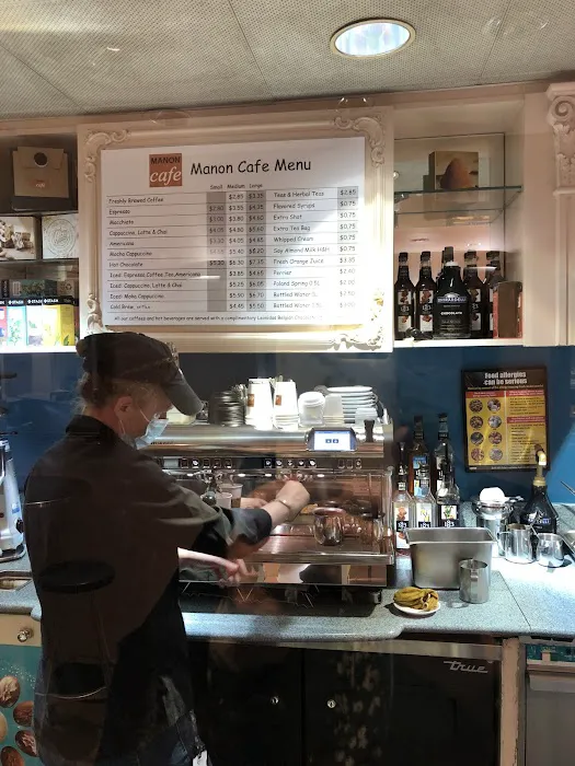 Manon Cafe Leonidas Picture 1