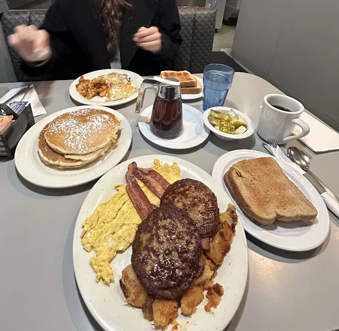 Pearl Diner Picture 10