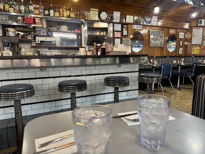 Square Diner Picture 3