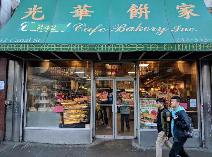242 Cafe Bakery 光華餅家 Picture 2