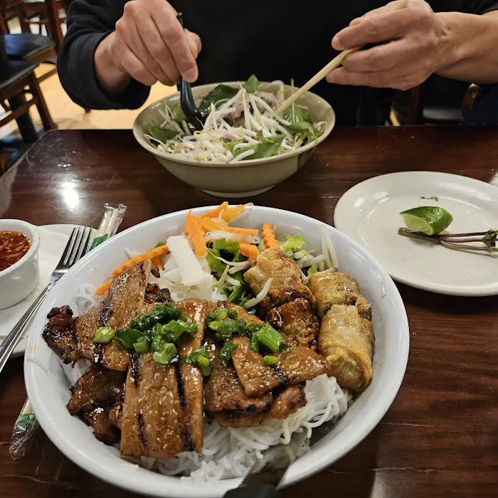 Pasteur Grill & Noodles Picture 10