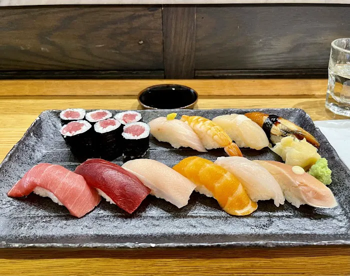 Blue Ribbon Sushi Bar at Hudson Eats Picture 5
