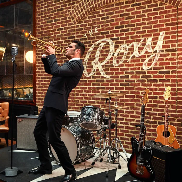 Roxy Bar Picture 10