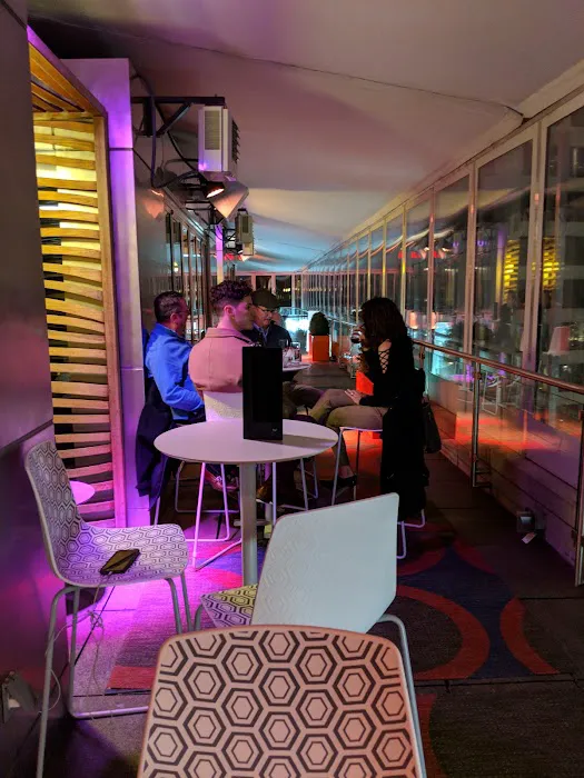 Living Room Bar & Terrace Picture 5