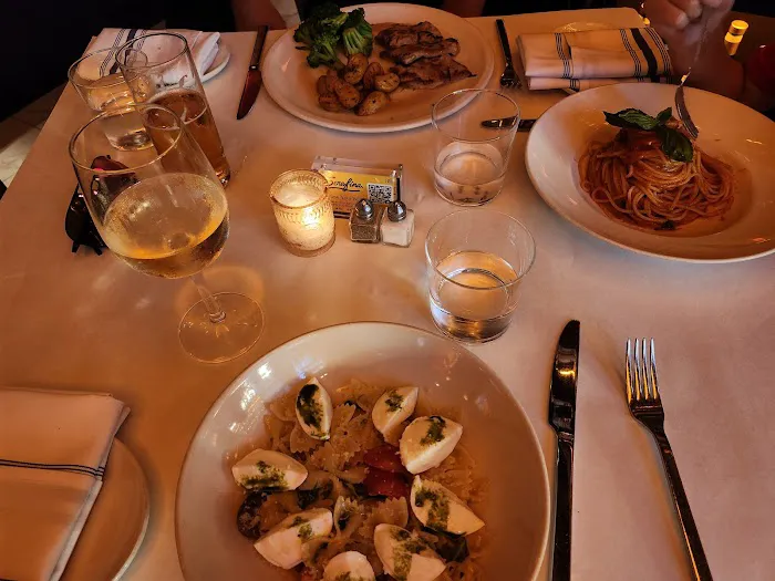 Serafina Financial District Picture 5