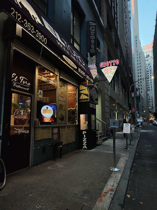 The Grotto Pizzeria Picture 3