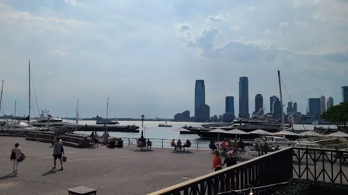 The Bungalow at Brookfield Place Picture 5