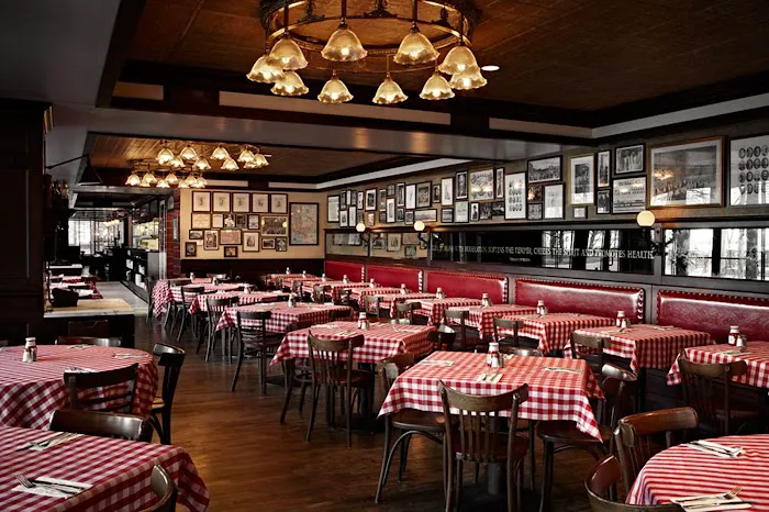 P.J. Clarke's On The Hudson Picture 8