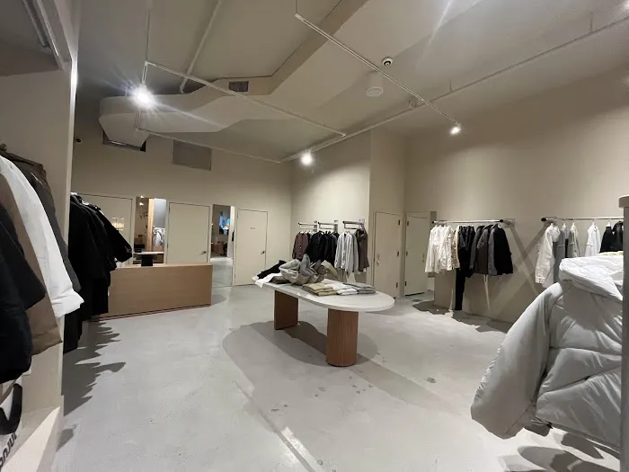 Manjul Coffee & Clothing Picture 2