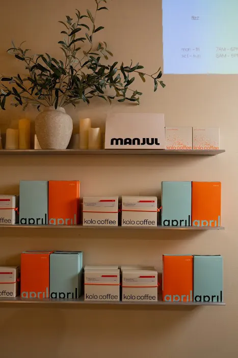 Manjul Coffee & Clothing Picture 5