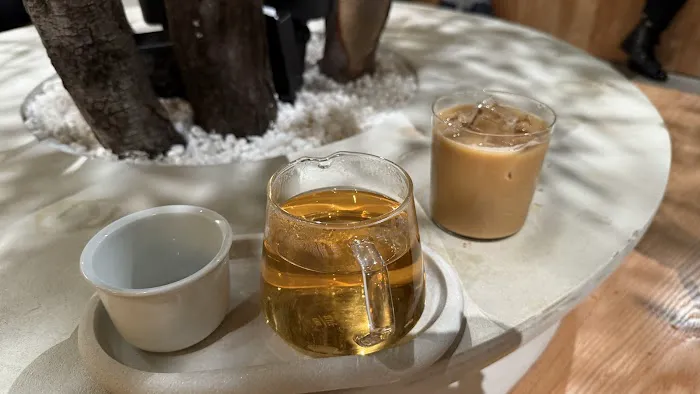 Manjul Coffee & Clothing Picture 8