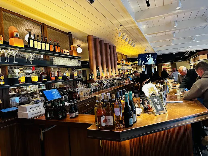 Cocktail Bar Picture 2