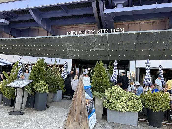 Industry Kitchen Picture 4