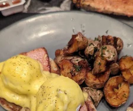 Buttonwood Restaurant and Bar