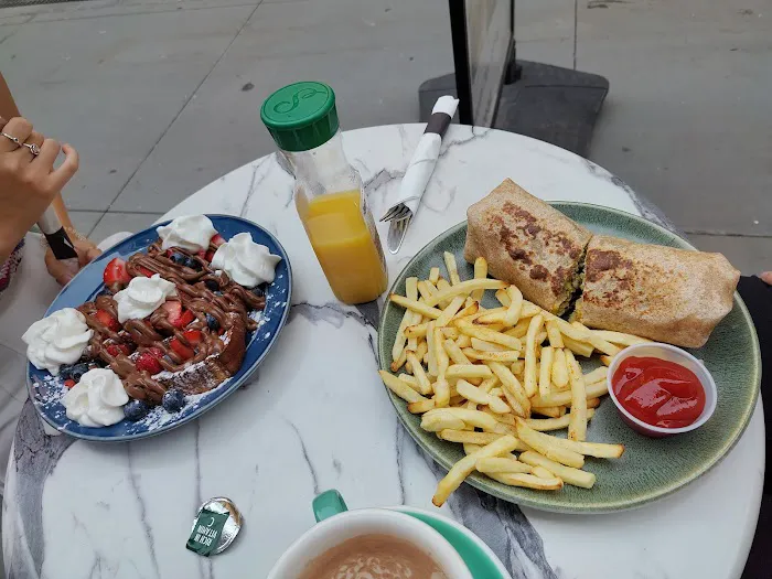 Ateaz Cafe Picture 10