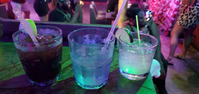 Biny Karaoke Bar & Lounge Picture 6