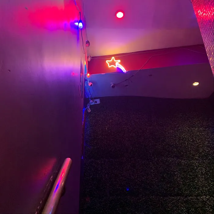 Biny Karaoke Bar & Lounge Picture 10