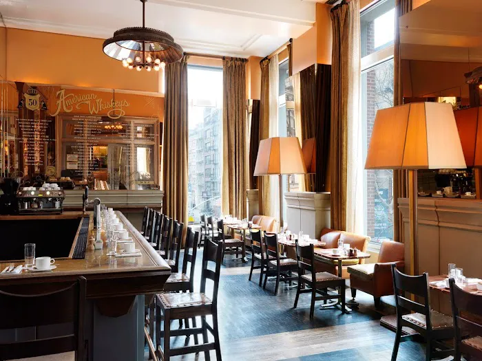 Grand Bar & Salon Picture 3