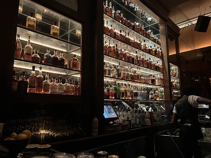 Grand Bar & Salon Picture 10