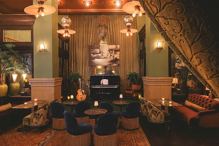 Club Room Picture 5