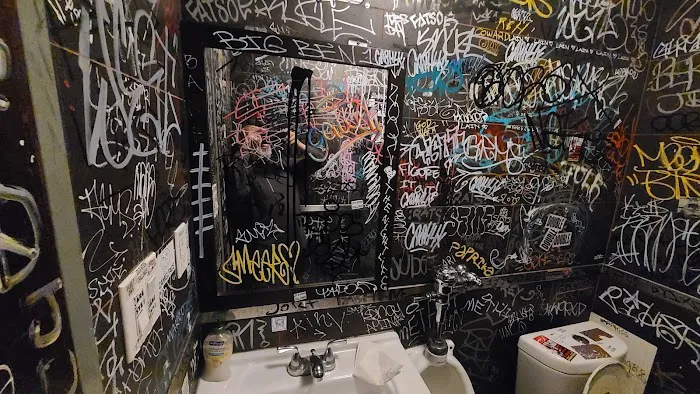 Winnie’s Bar Picture 4