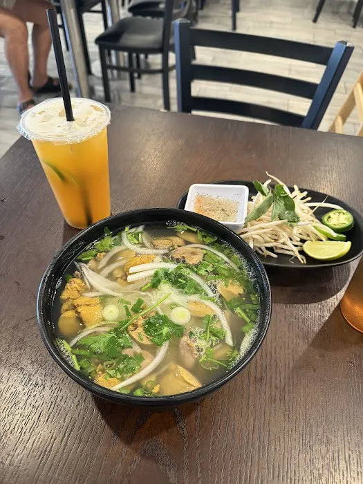 Phở Gà Vàng Picture 9