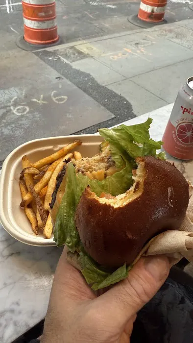 Springy Burgers & Fries Picture 6