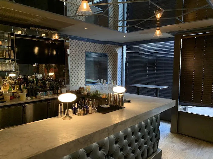 Black Hound Bar & Lounge Picture 10