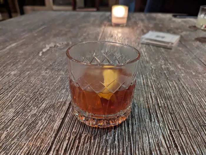 Black Hound Bar & Lounge Picture 7