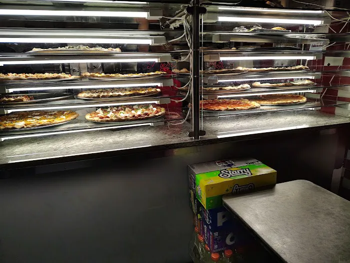 Tustina's Pizzeria Picture 4