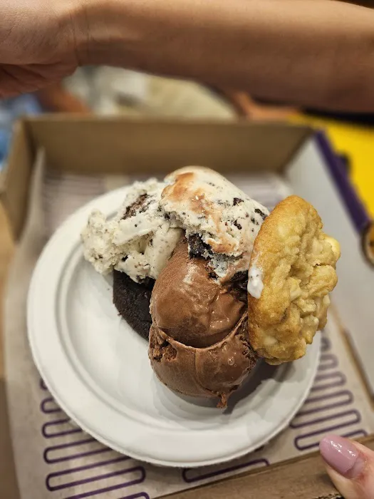 Insomnia Cookies Picture 5