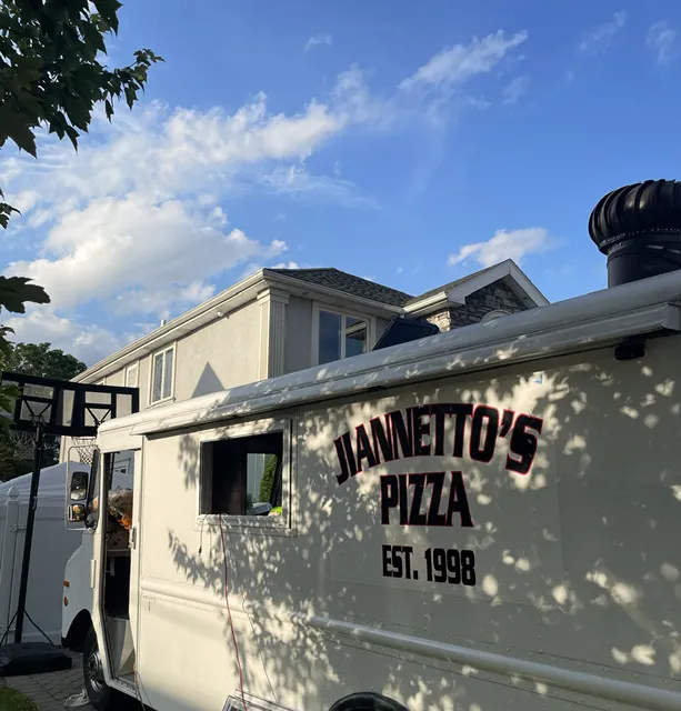 Jiannetto's Pizza Truck Picture 5
