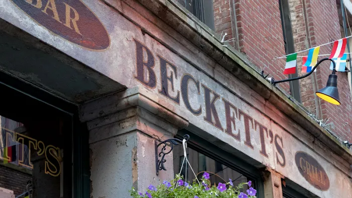 Beckett's Sports Bar Picture 2