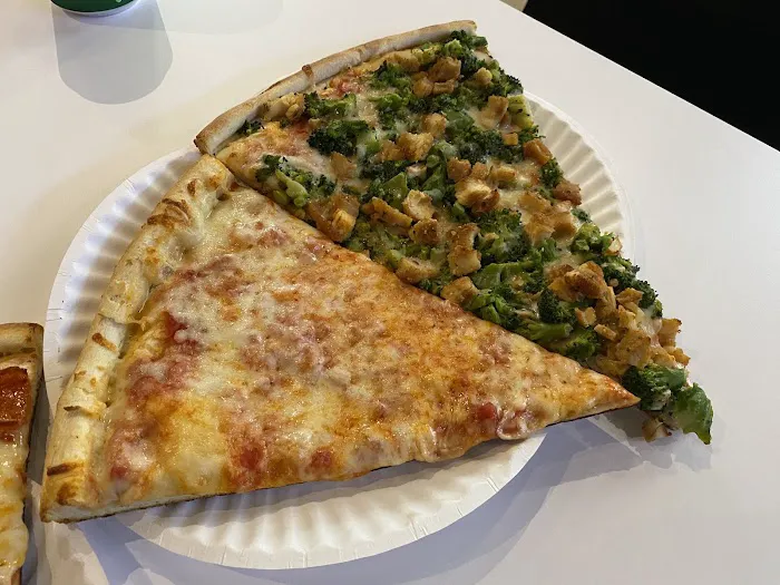 Lulu's Pizza Picture 1