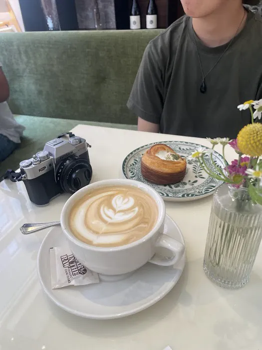 bistro in a bakery Picture 1
