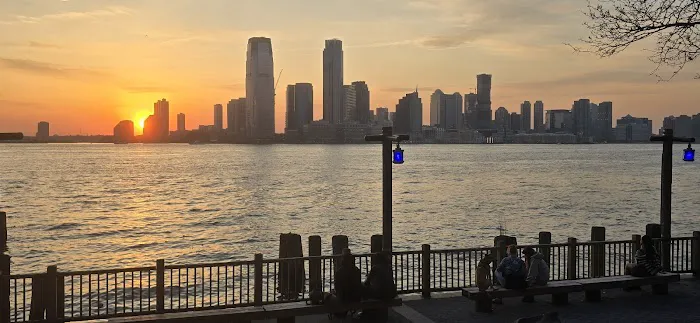 ER HOT POT - Battery Park Picture 1